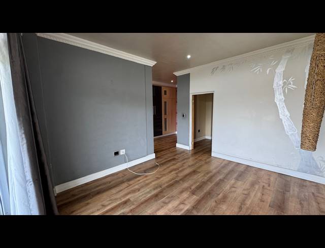 4 BEDROOM APARTMENT FOR SALE IN ESSENWOOD